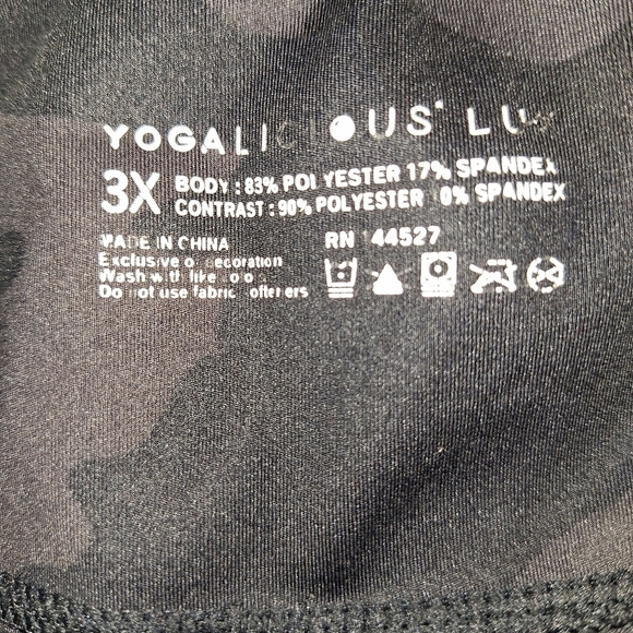 A bundle of ladies lounge pants in a size 3X. Yogalicious and Cappagallo. - Picture 10 of 13